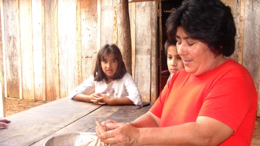 Mujer produce y cuida el medio ambiente